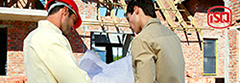 Dois homens de costas a olhar para um projeto de construção em papel. Inclui logótipo do ISQ, empresa especializada em engenharia, consultoria e inspeção.